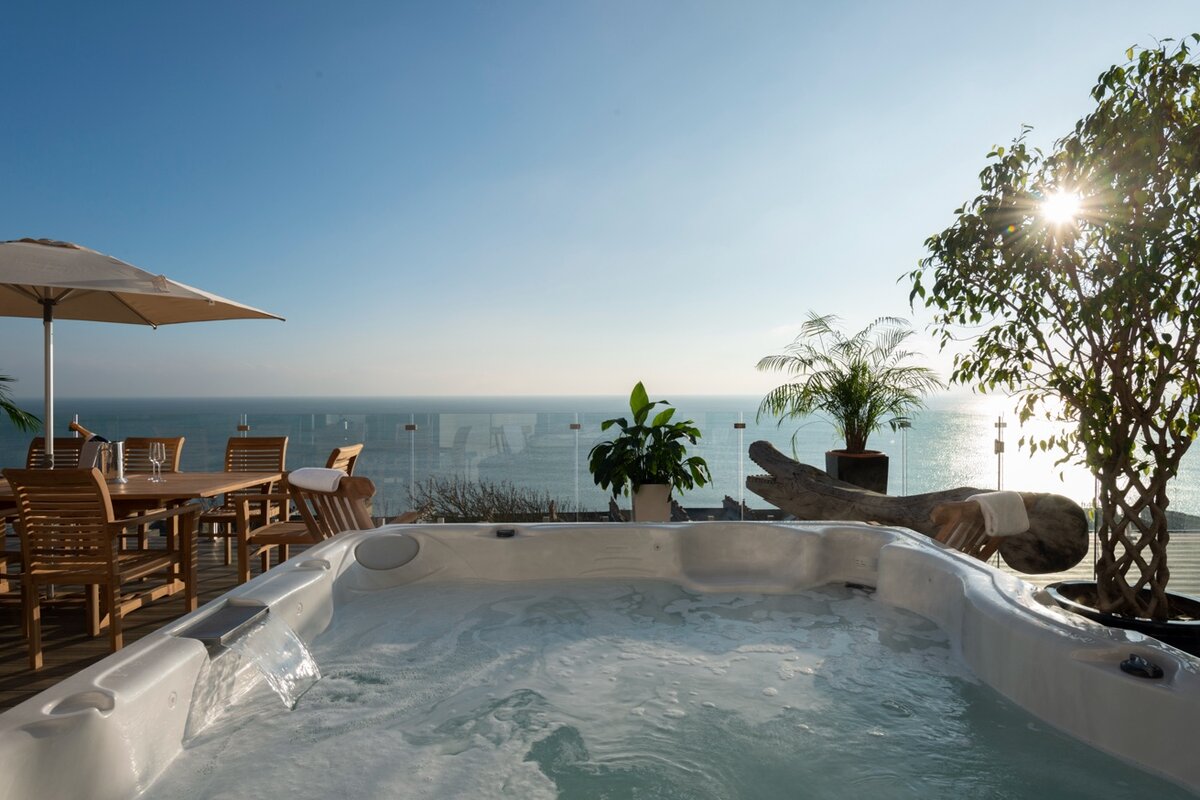 Cliffhanger House — rooftop hot tub with panoramic sea views